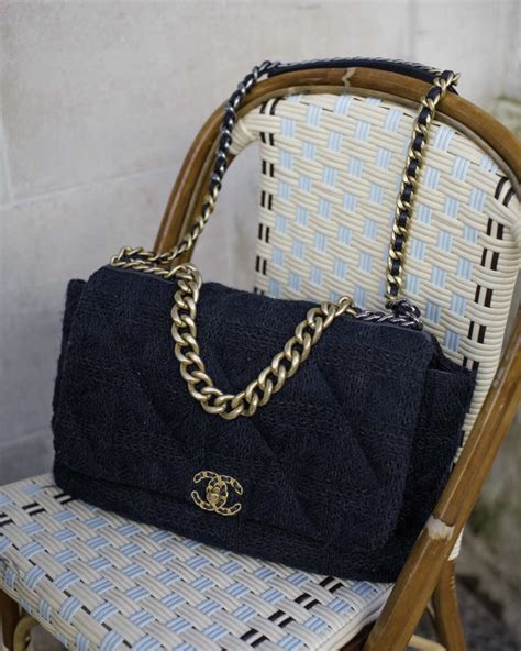 chanel 19 purse